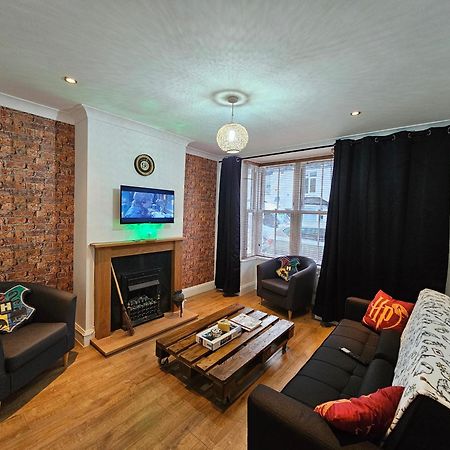 Magical Harry Potter Themed Home In Watford - Free Off-Street Parking ภายนอก รูปภาพ
